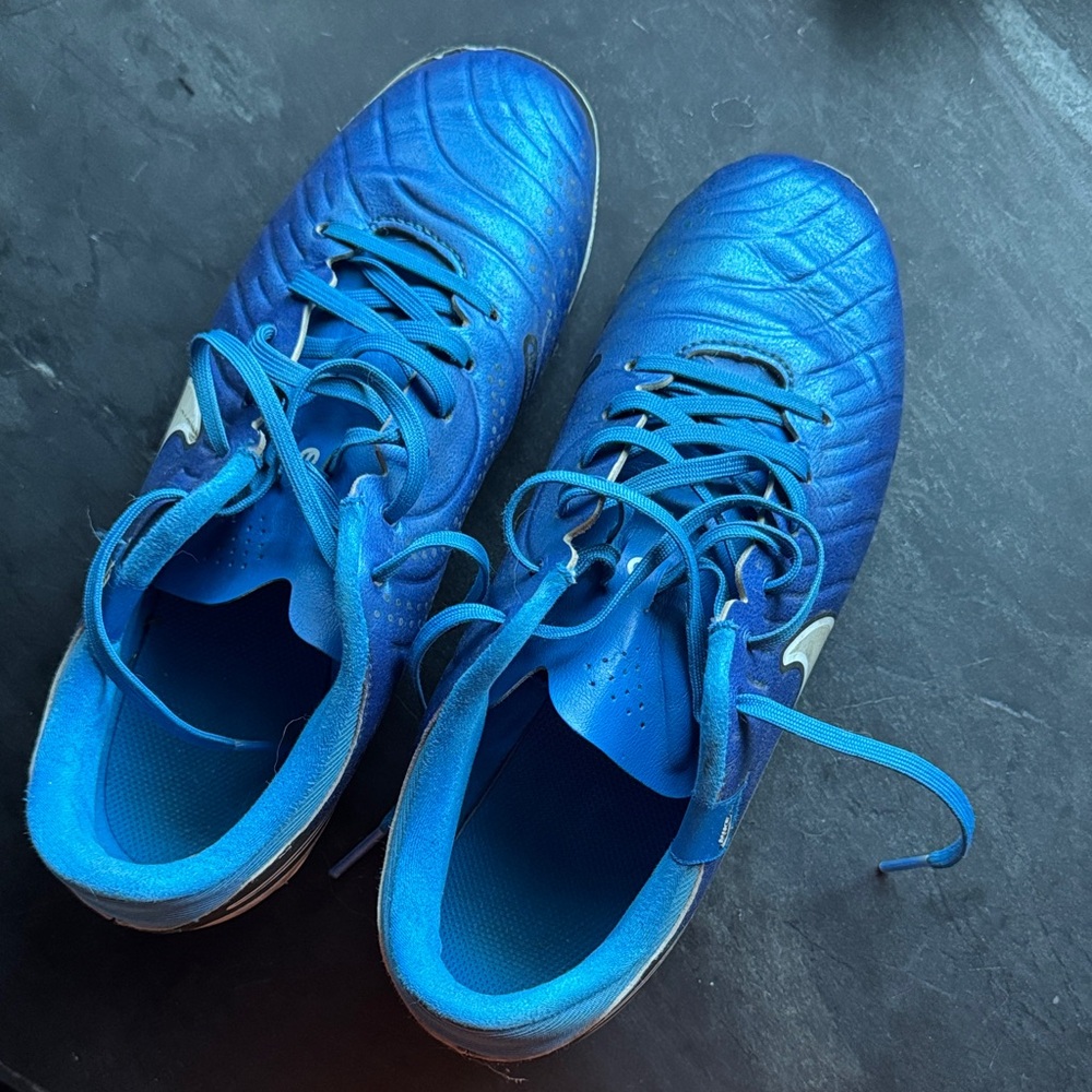 Nike Tiempo Fly Touch Lite Academy Soccer Shoes